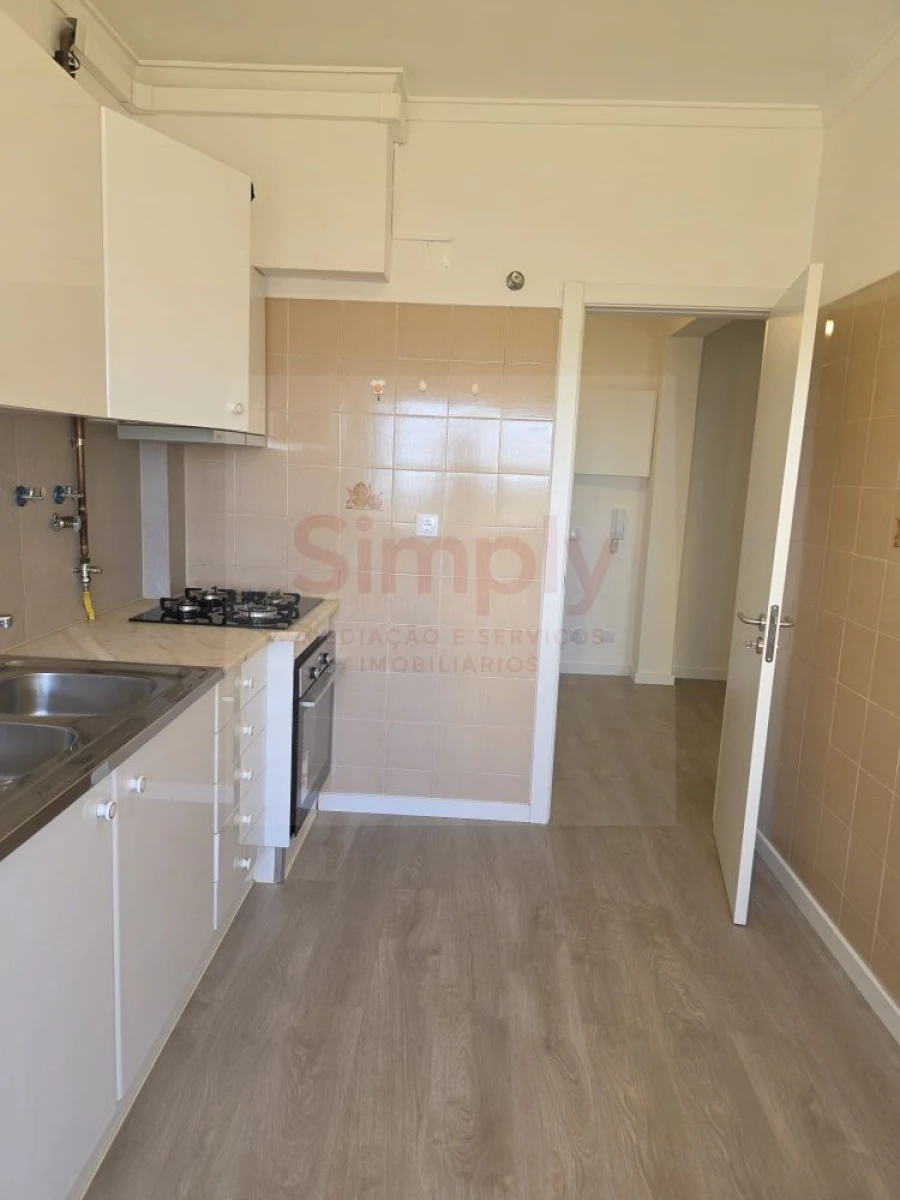 Apartamento T0 para Venda em Porto Salvo Foto 20