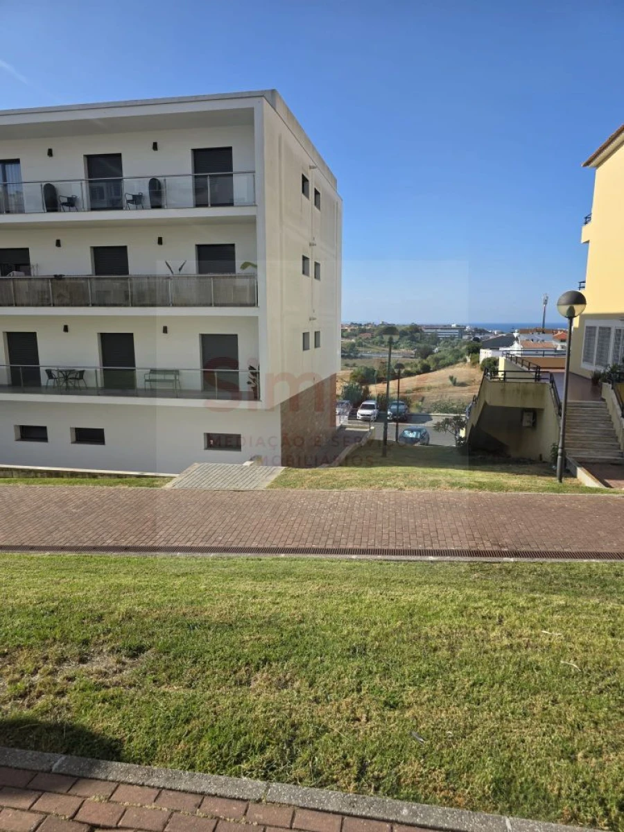 Apartamento T0 para Venda em Porto Salvo Foto 8