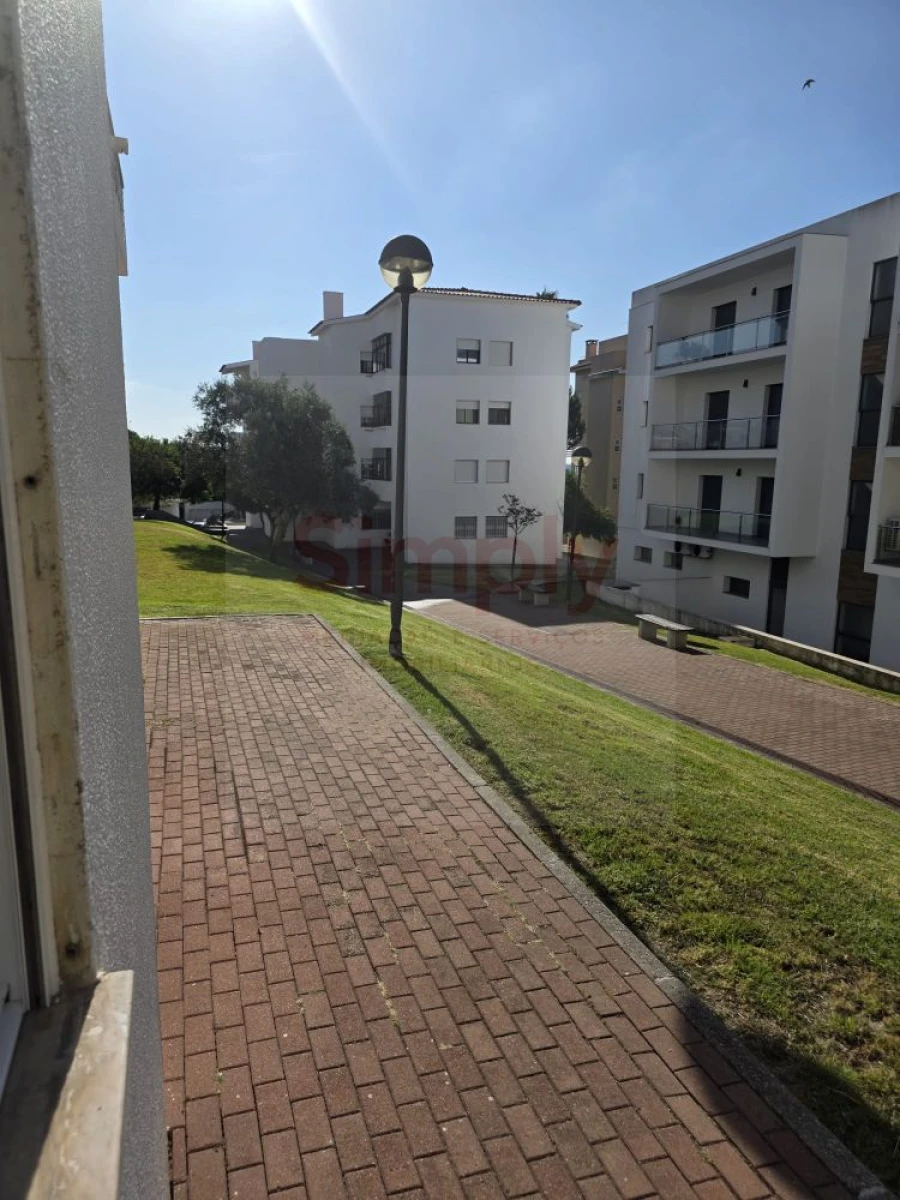 Apartamento T0 para Venda em Porto Salvo Foto 10