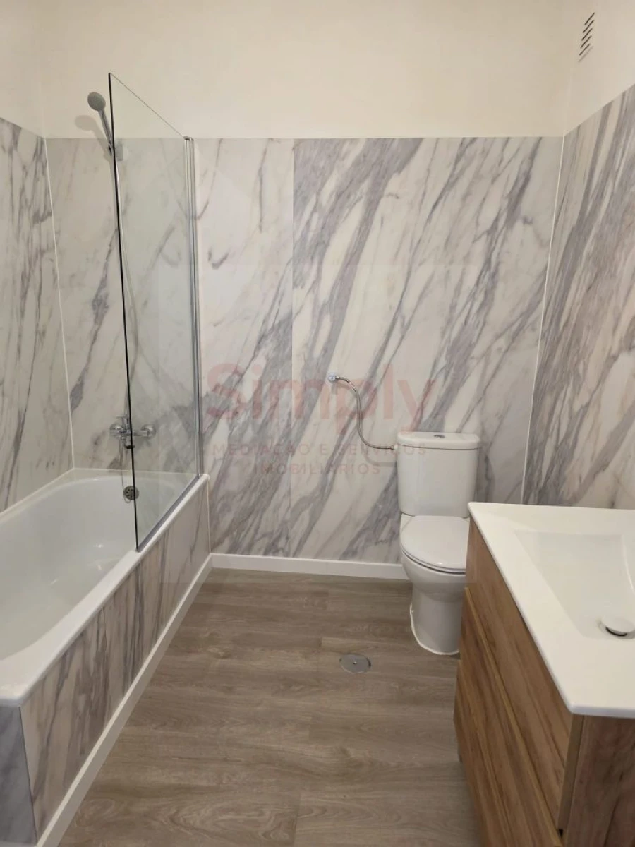Apartamento T0 para Venda em Porto Salvo Foto 36