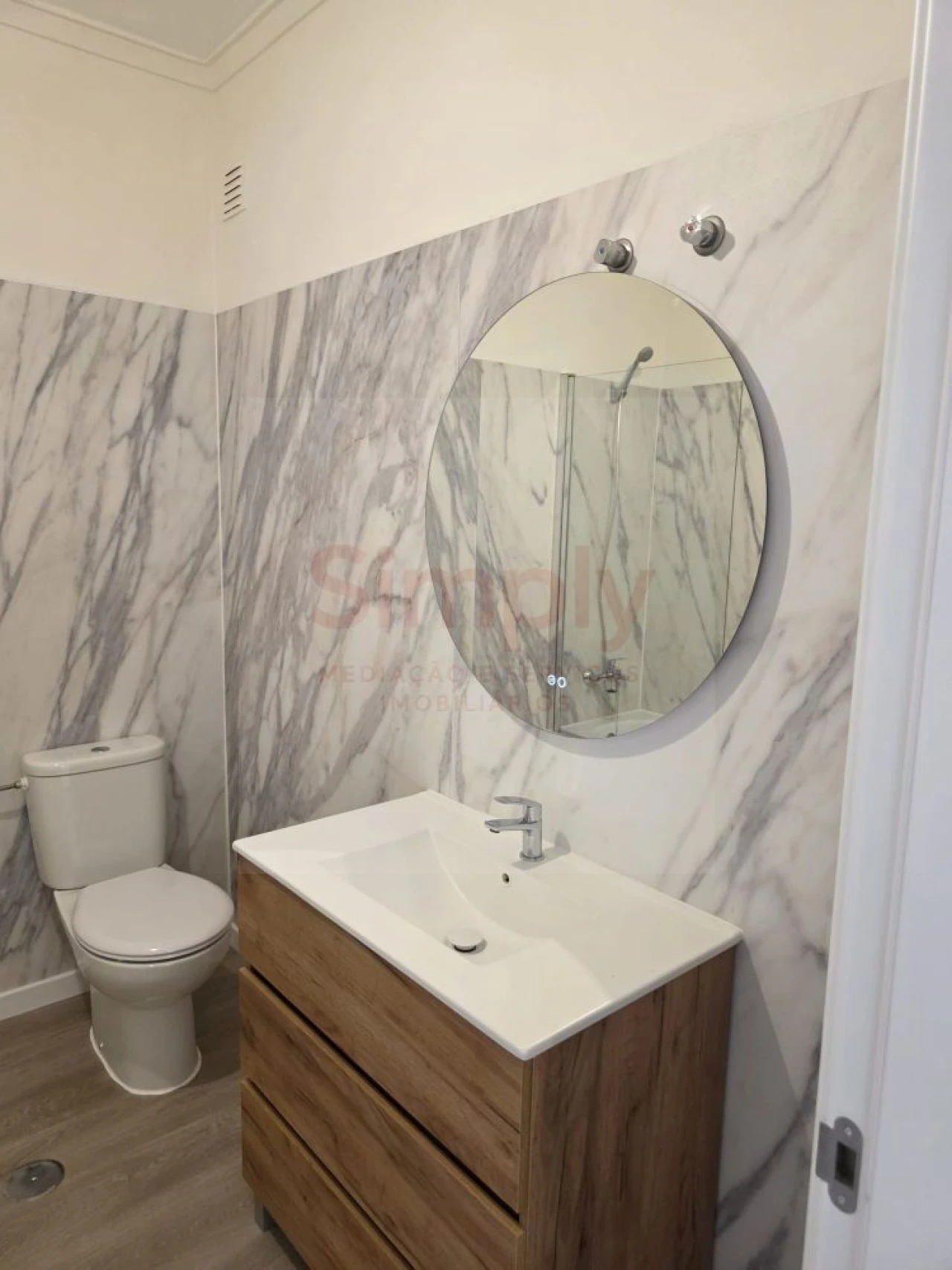 Apartamento T0 para Venda em Porto Salvo Foto 29