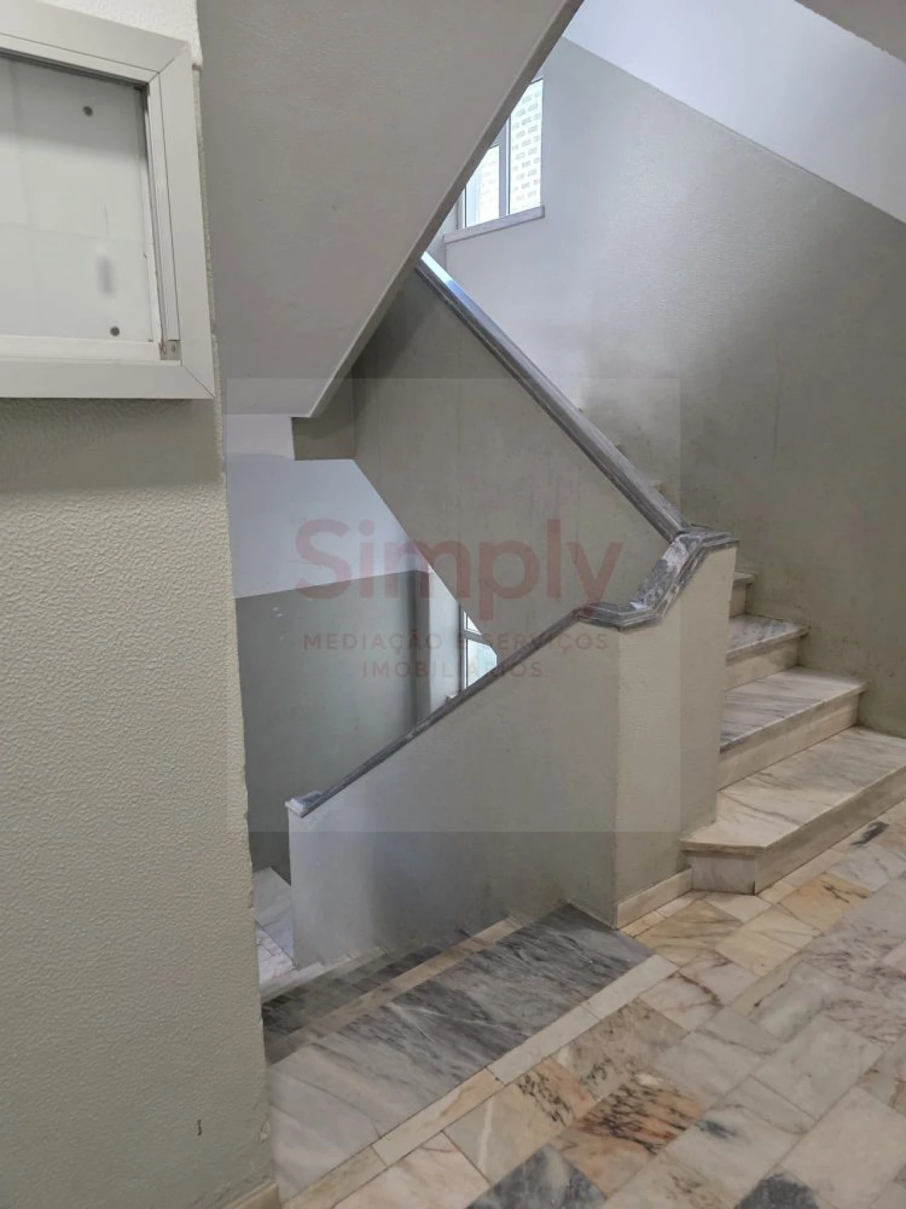 Apartamento T0 para Venda em Porto Salvo Foto 4
