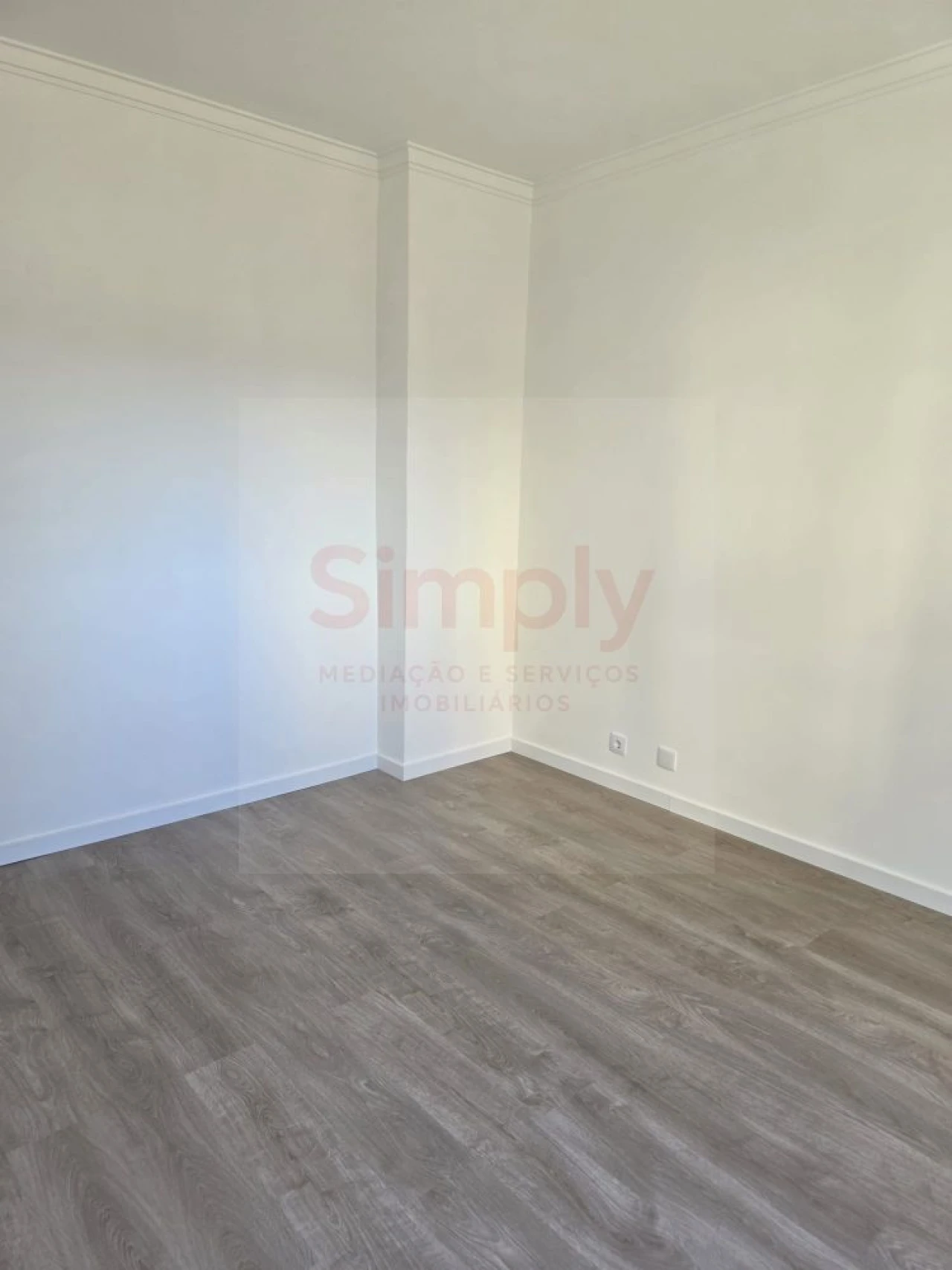 Apartamento T0 para Venda em Porto Salvo Foto 25