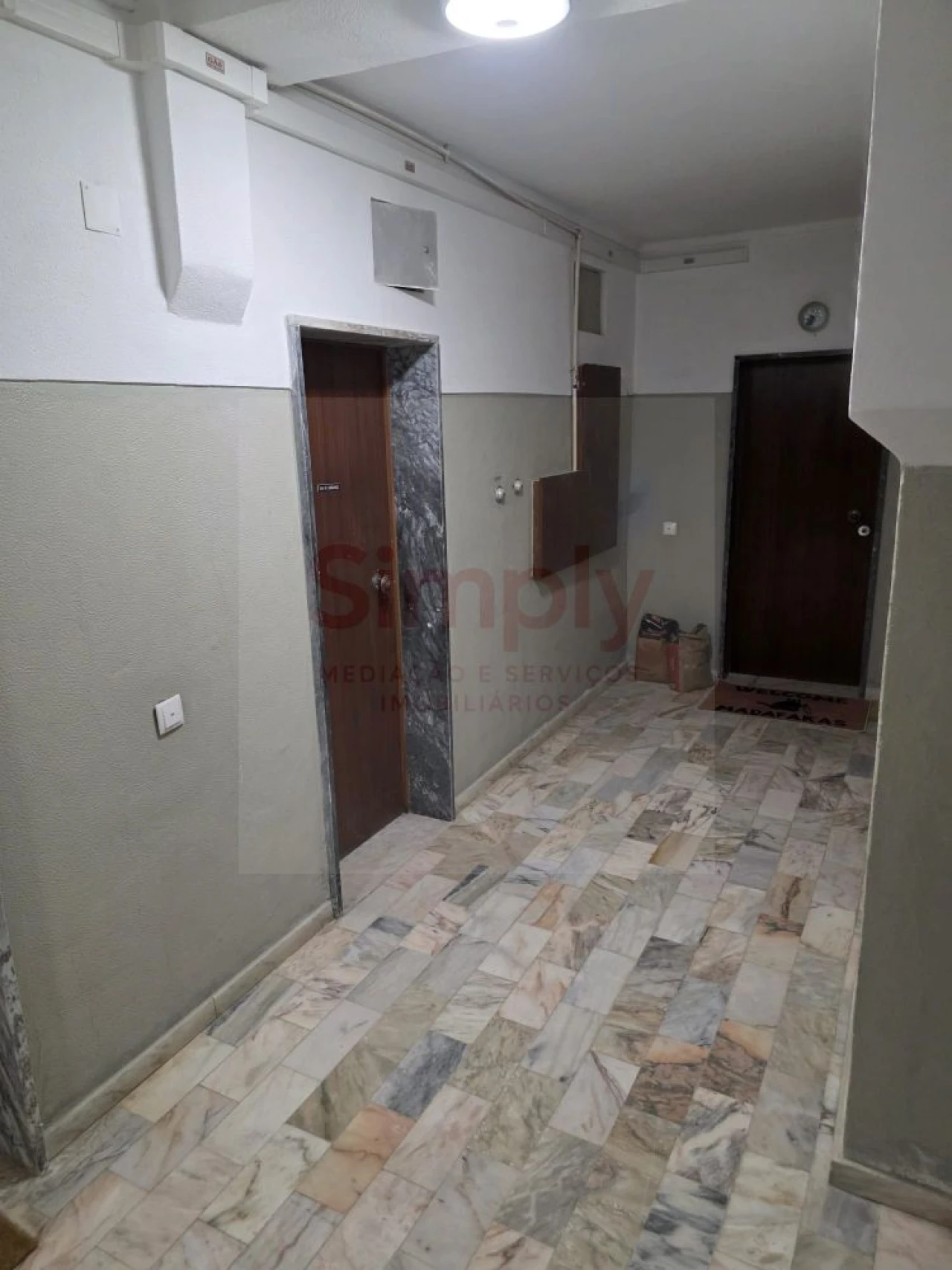 Apartamento T0 para Venda em Porto Salvo Foto 6
