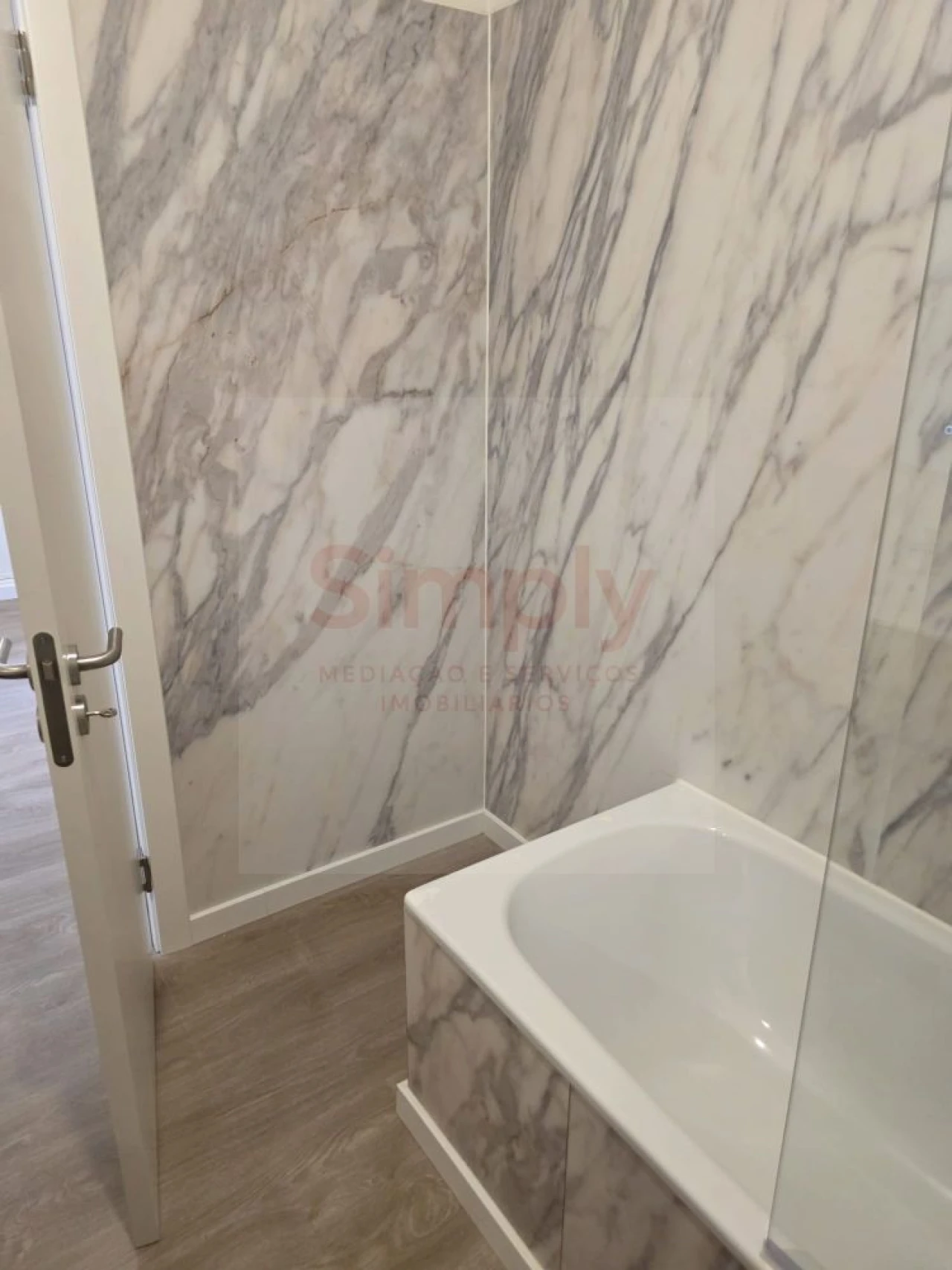 Apartamento T0 para Venda em Porto Salvo Foto 33