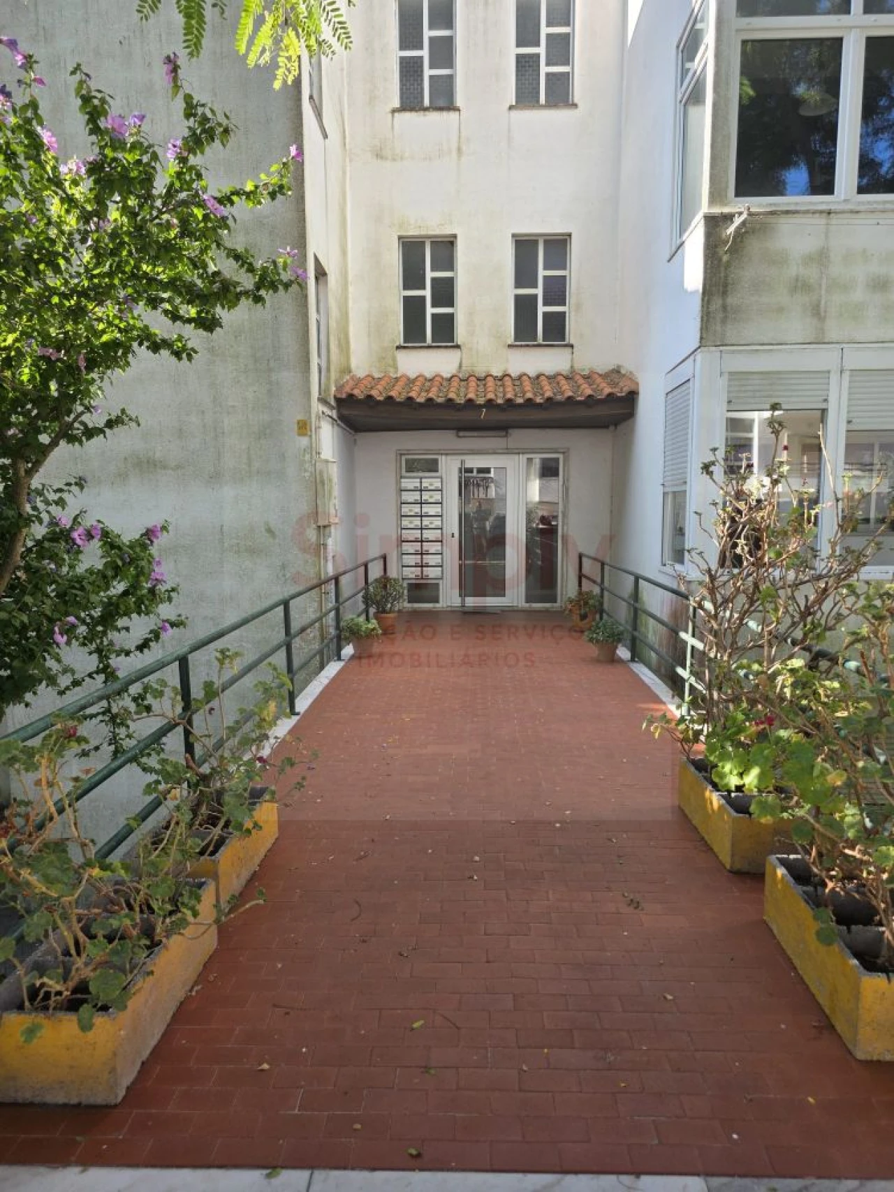 Apartamento T0 para Venda em Porto Salvo Foto 3