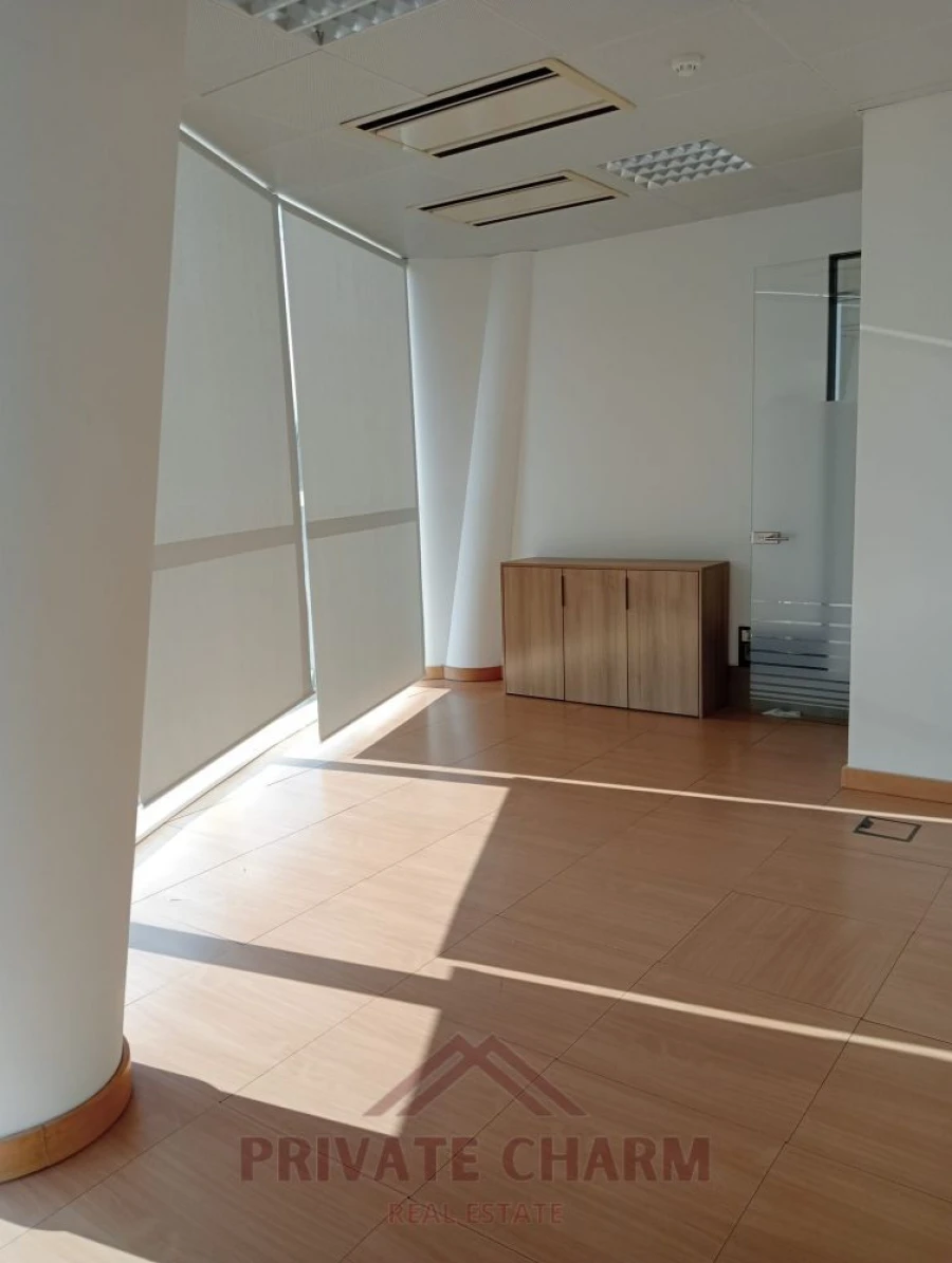 Loja para Arrendamento em Sacavém e Prior Velho Foto 3
