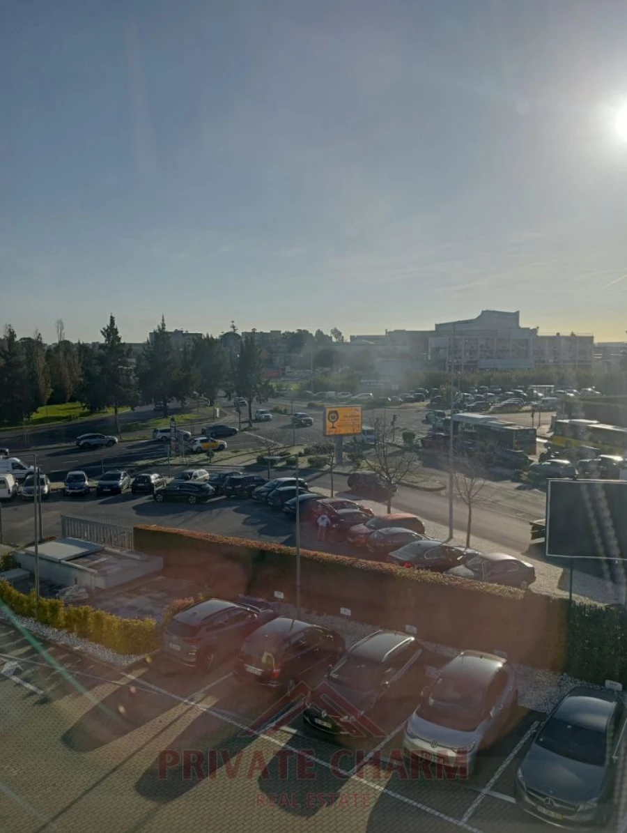 Loja para Arrendamento em Sacavém e Prior Velho Foto 14