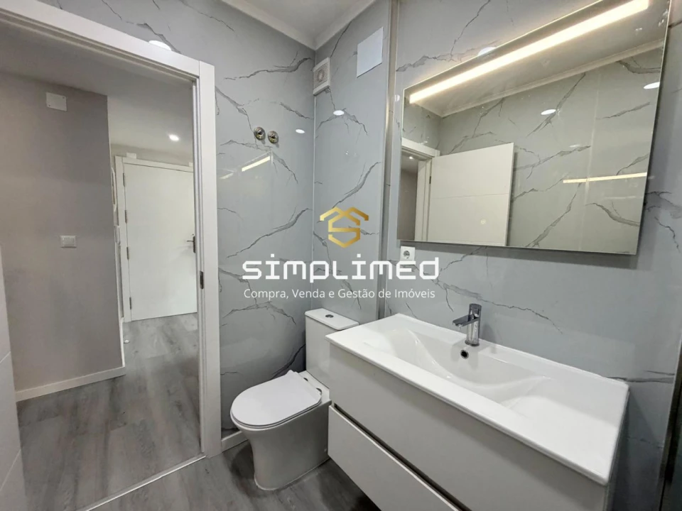 Apartamento T2 para Venda em Corroios Foto 20