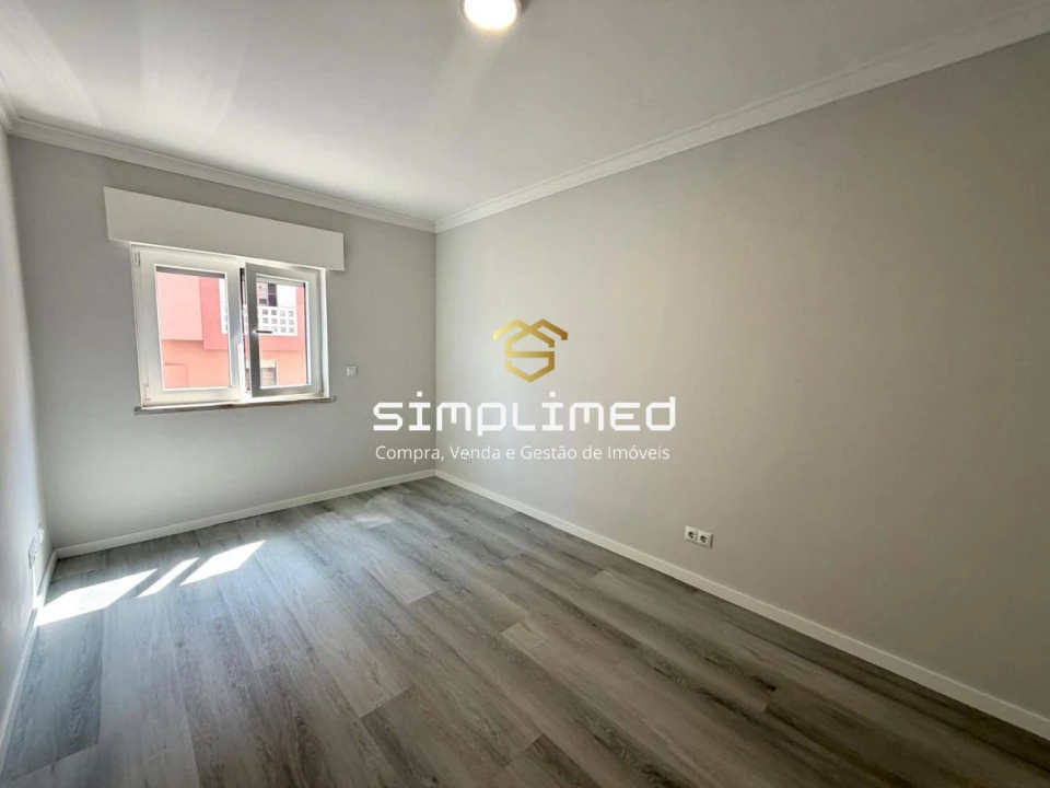 Apartamento T2 para Venda em Corroios Foto 9
