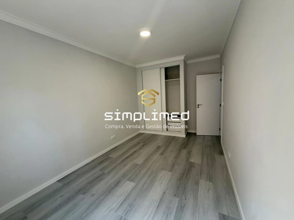 Apartamento T2 para Venda em Corroios Foto 11