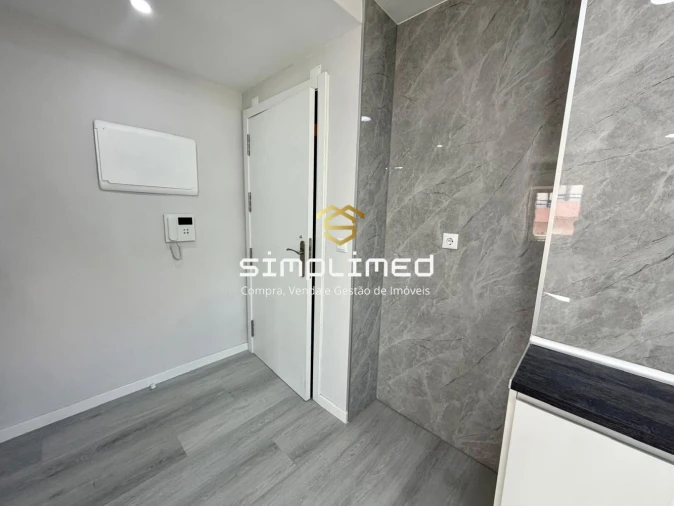 Apartamento T2 para Venda em Corroios Foto 15