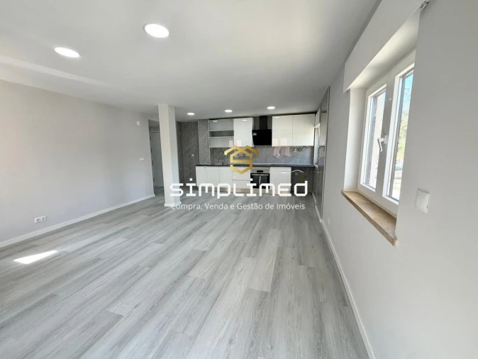 Apartamento T2 para Venda em Corroios Foto 3