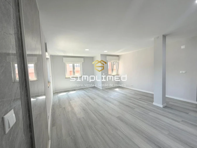 Apartamento T2 para Venda em Corroios Foto 4