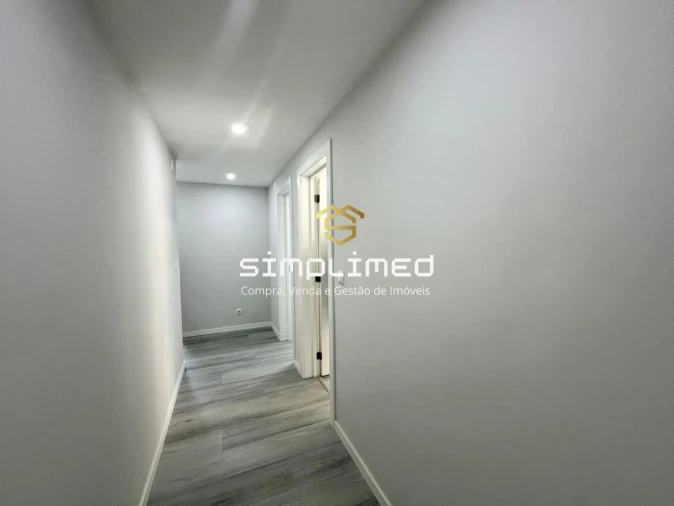 Apartamento T2 para Venda em Corroios Foto 16