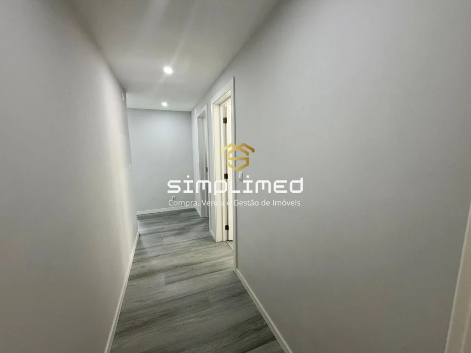 Apartamento T2 para Venda em Corroios Foto 14