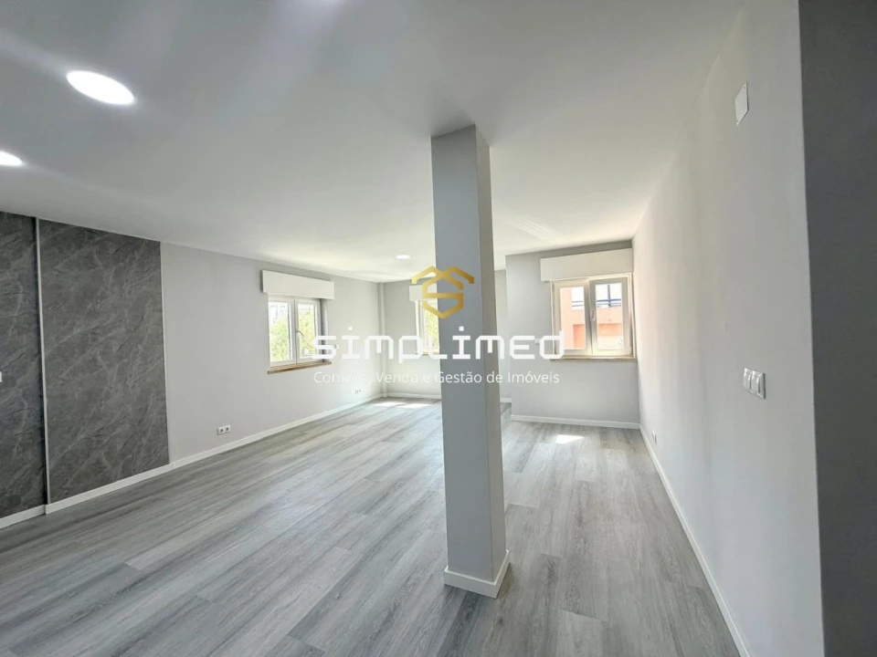 Apartamento T2 para Venda em Corroios Foto 5