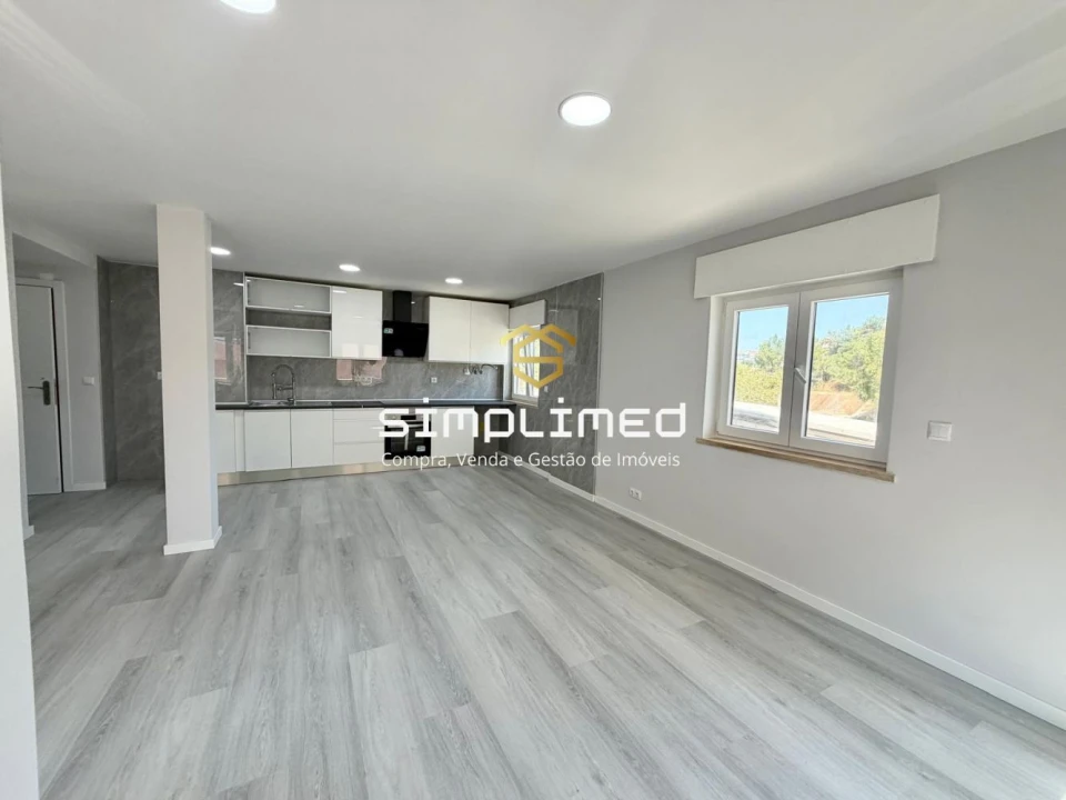 Apartamento T2 para Venda em Corroios Foto 1