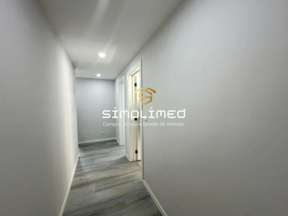 Apartamento T2 para Venda em Corroios Foto 16