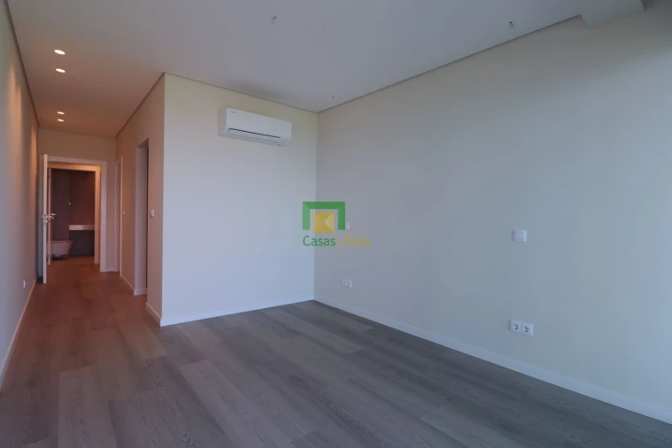 Apartamento T3 para Venda em Estreito de Camara de Lobos Foto 11