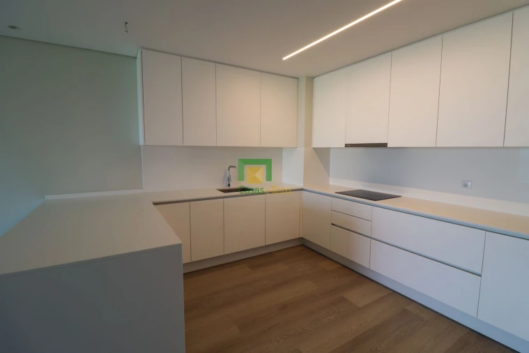 Apartamento T3 para Venda em Estreito de Camara de Lobos Foto 8