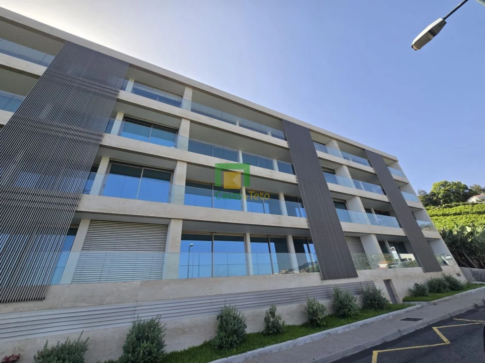 Apartamento T3 para Venda em Estreito de Camara de Lobos Foto 1