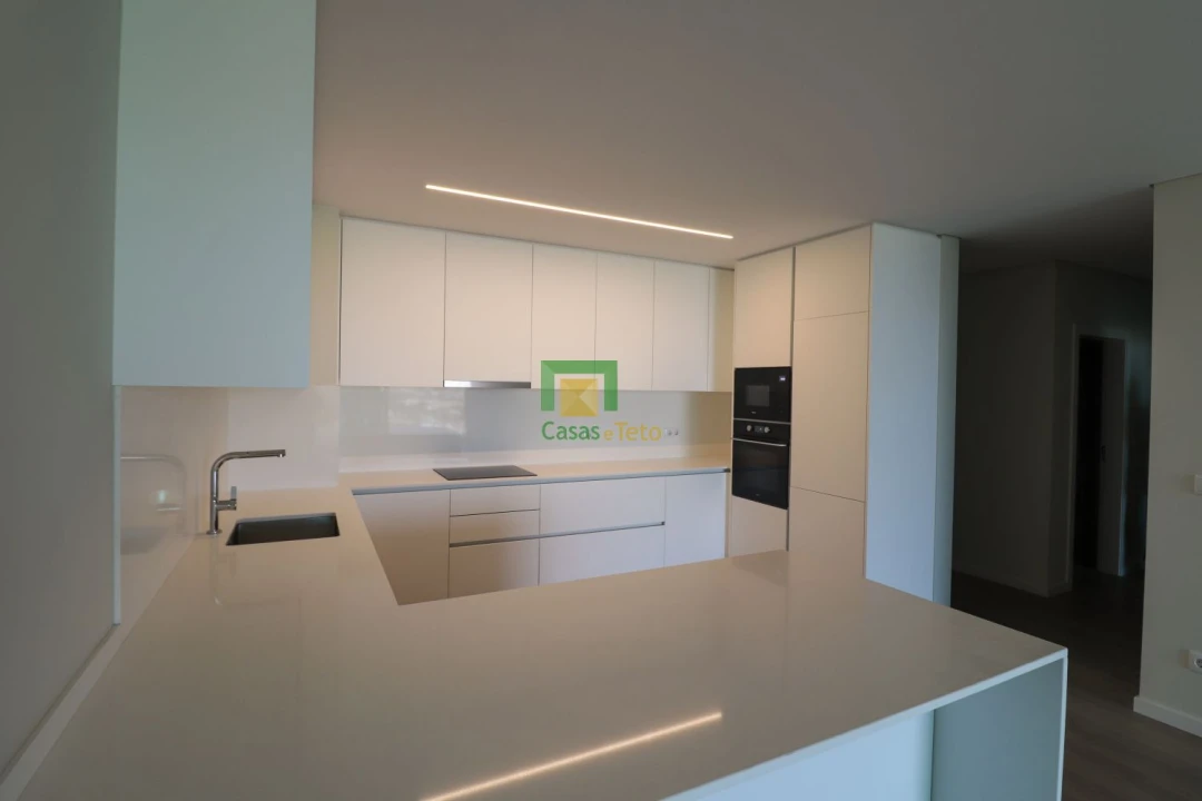 Apartamento T3 para Venda em Estreito de Camara de Lobos Foto 7