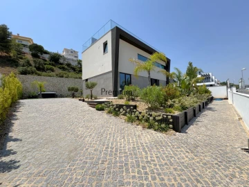 Moradia T4 para Venda em Albufeira e Olhos de Água