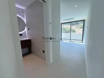 Moradia T4 para Venda em Albufeira e Olhos de Água