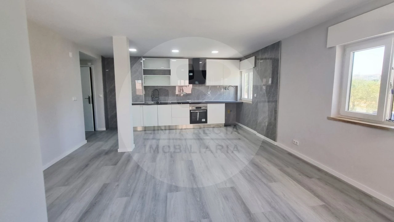 Apartamento T2 para Venda em Corroios Foto 2