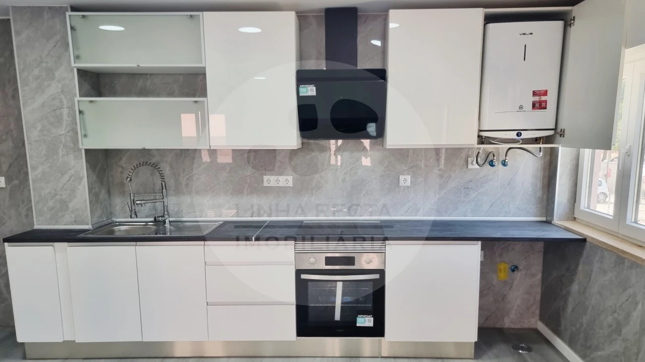 Apartamento T2 para Venda em Corroios Foto 3