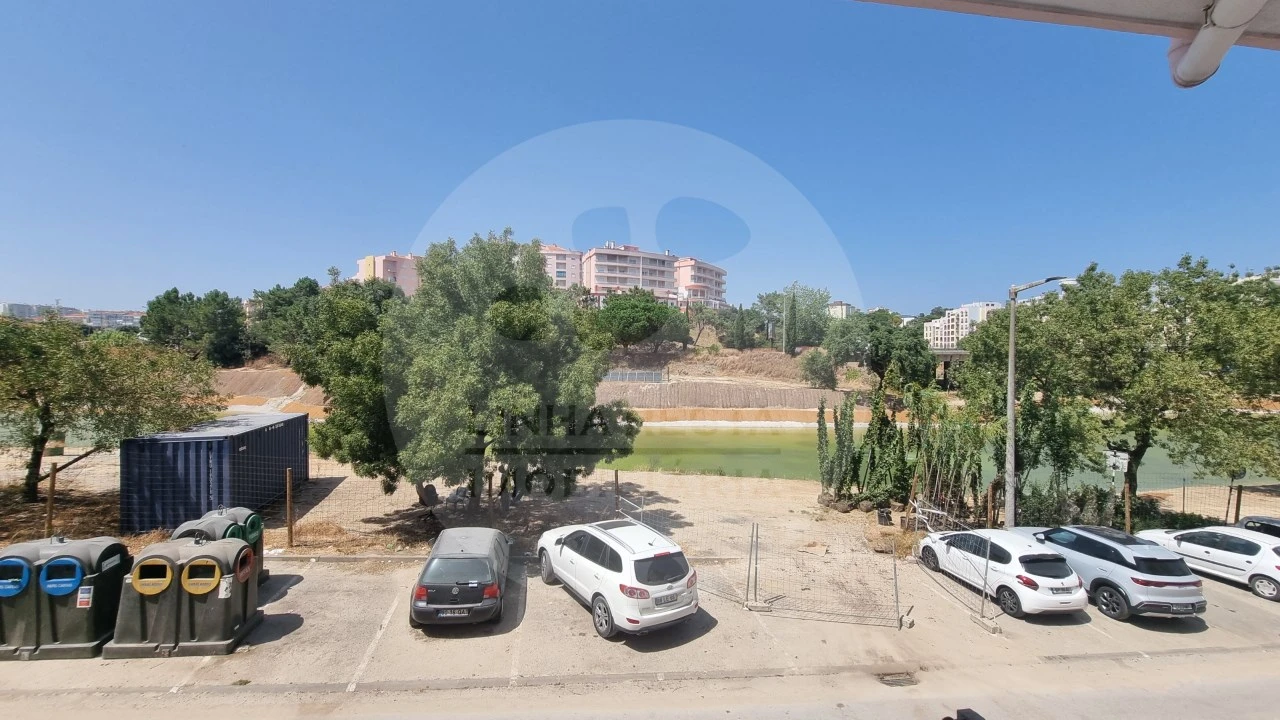Apartamento T2 para Venda em Corroios Foto 5