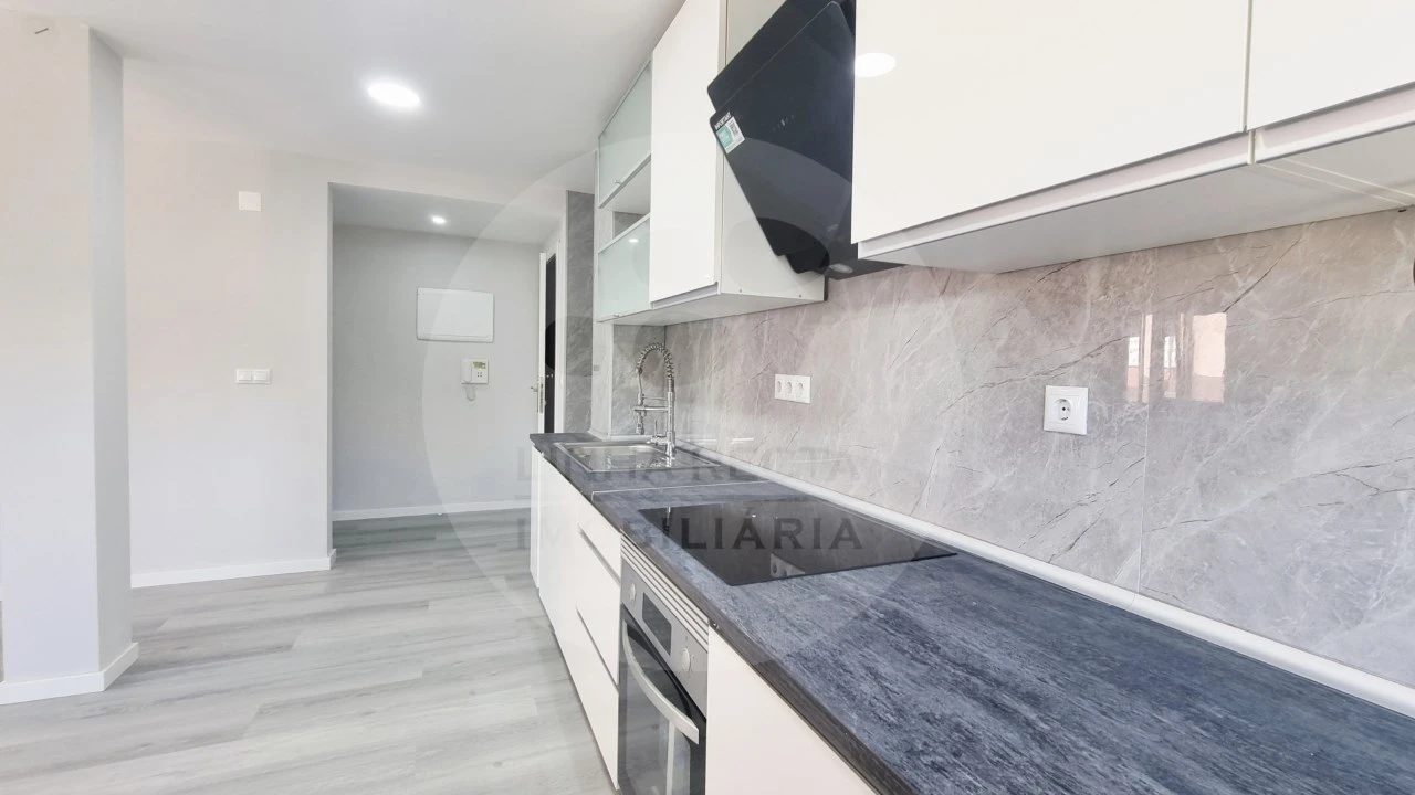 Apartamento T2 para Venda em Corroios Foto 6
