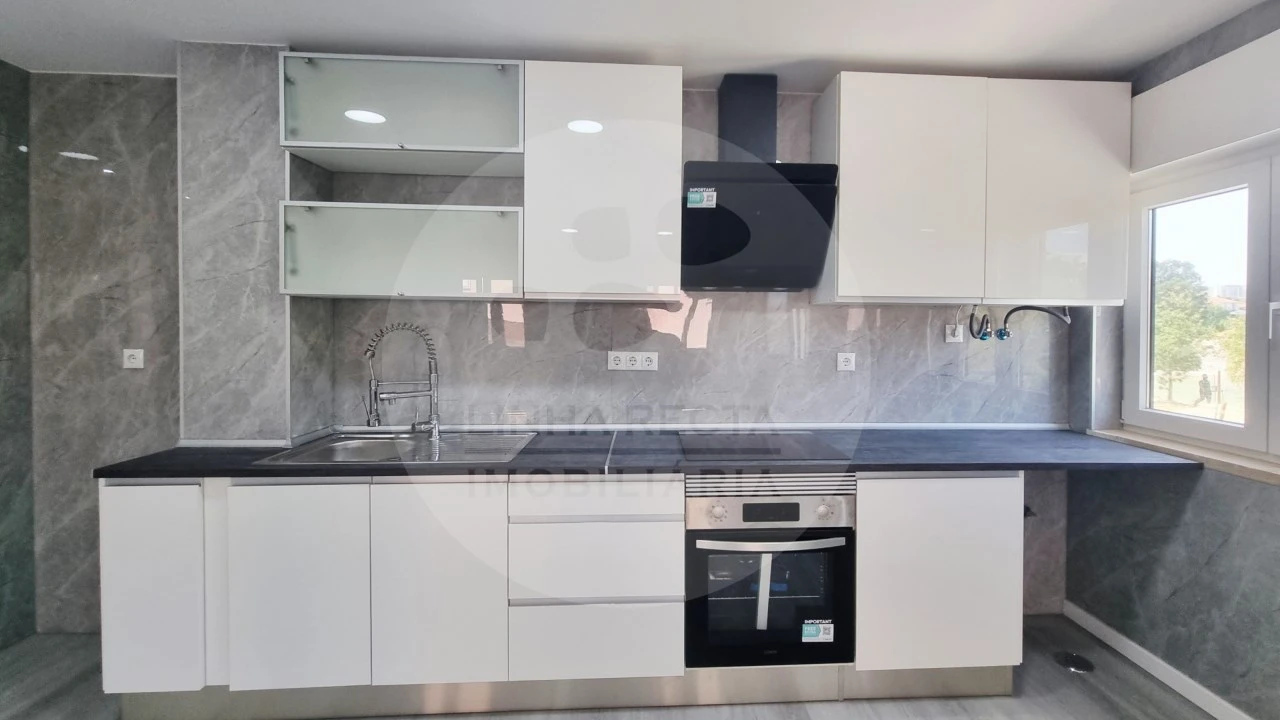 Apartamento T2 para Venda em Corroios Foto 8