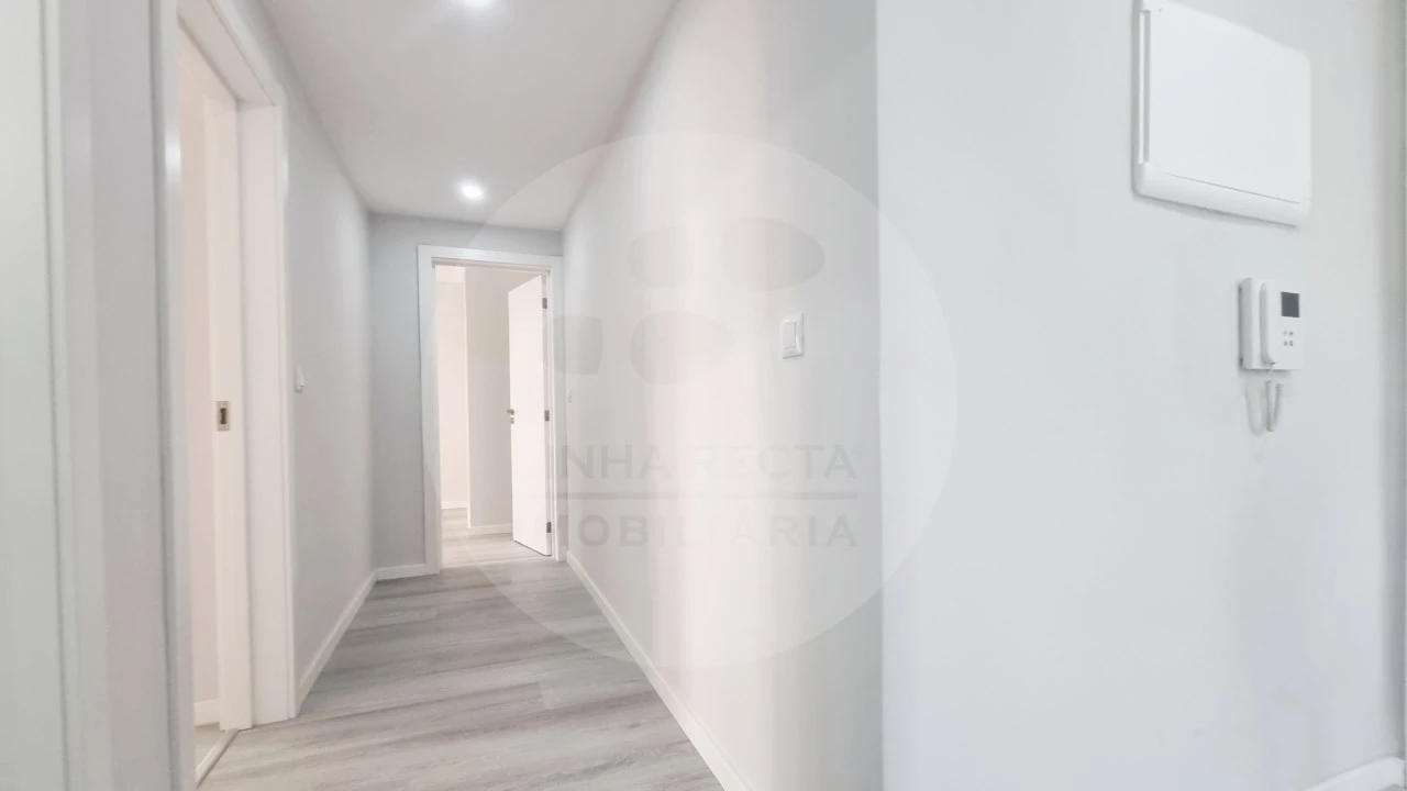 Apartamento T2 para Venda em Corroios Foto 11