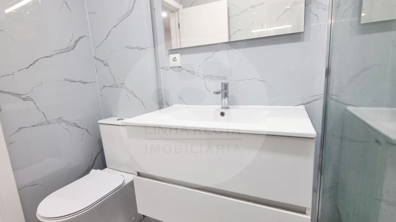 Apartamento T2 para Venda em Corroios Foto 12