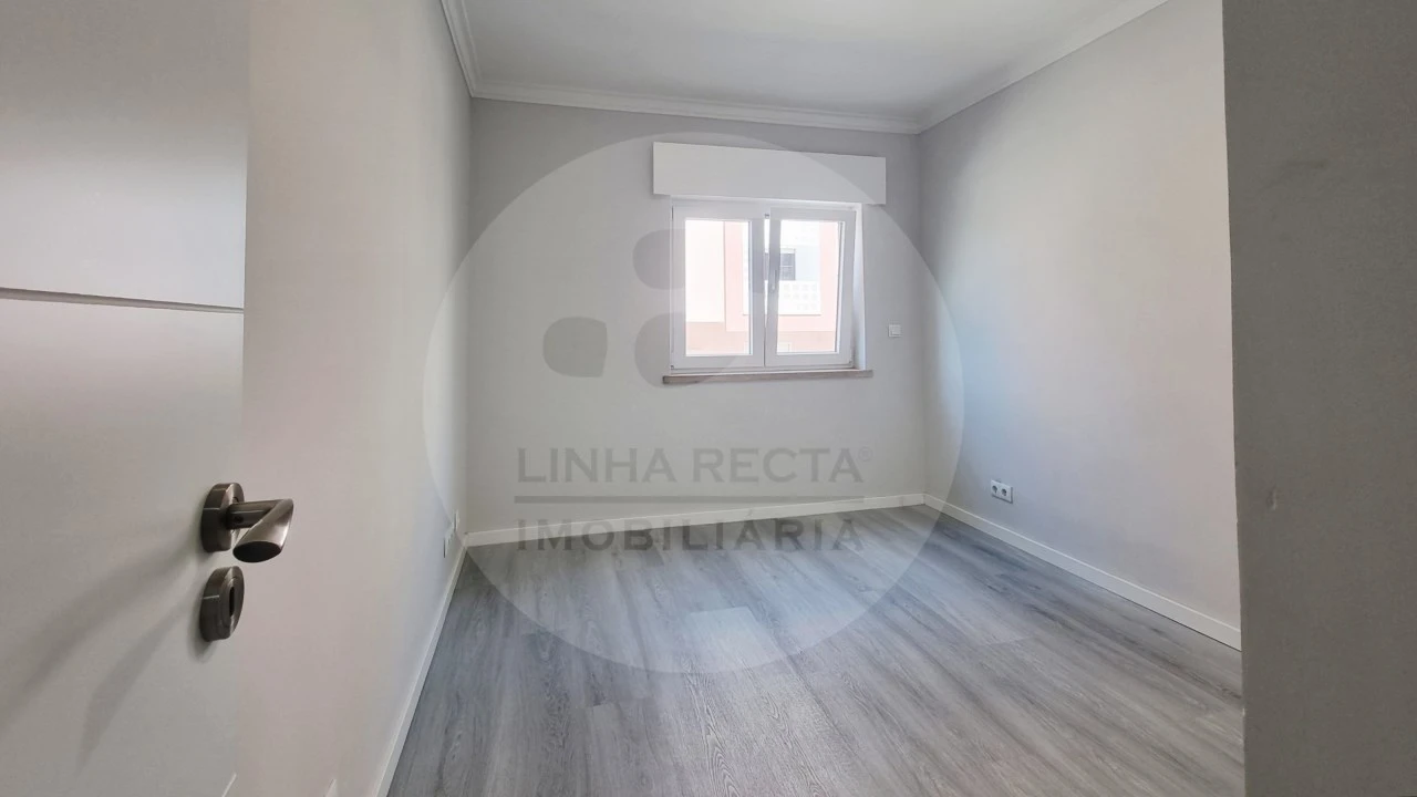 Apartamento T2 para Venda em Corroios Foto 14