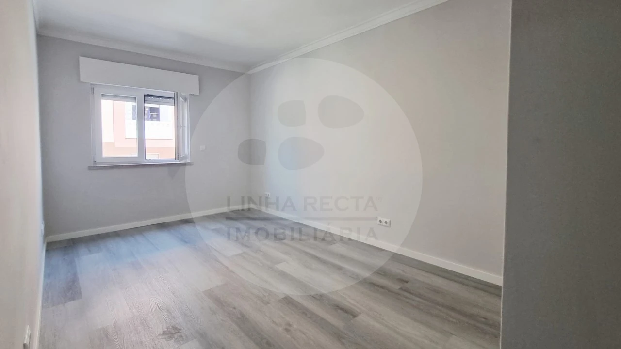 Apartamento T2 para Venda em Corroios Foto 15