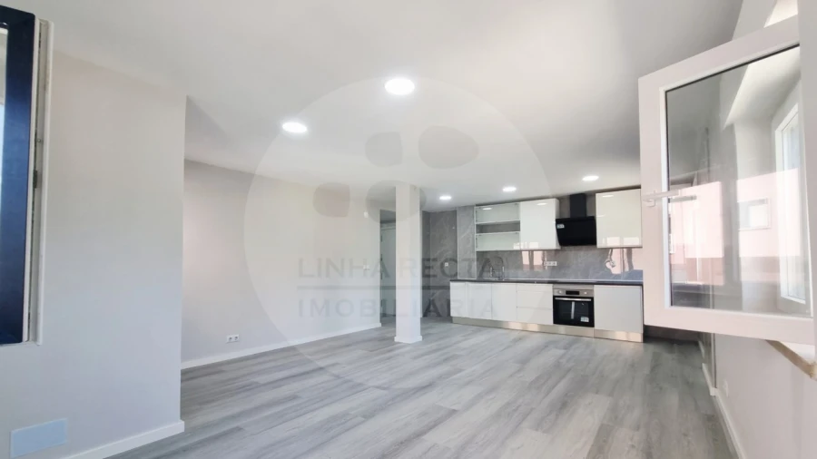Apartamento T2 para Venda em Corroios Foto 9