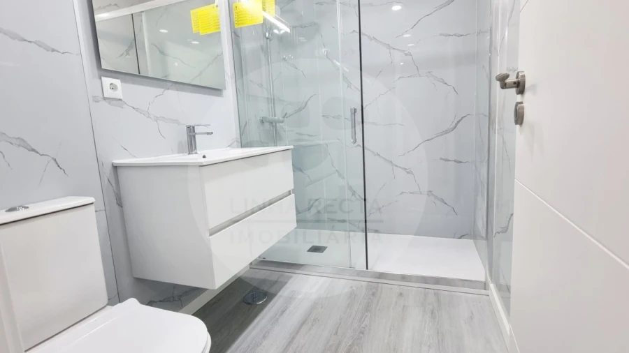 Apartamento T2 para Venda em Corroios Foto 17