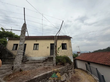 Moradia T2 para Venda em Rio de Moinhos