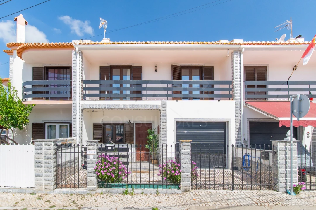 Moradia T4 para Venda em Samora Correia Foto 1
