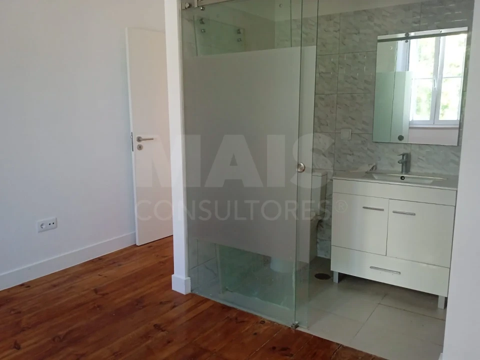 Apartamento T2 para Arrendamento em Laranjeiro e Feijó Foto 7
