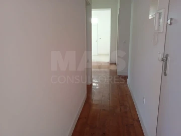Apartamento T2 para Arrendamento em Laranjeiro e Feijó