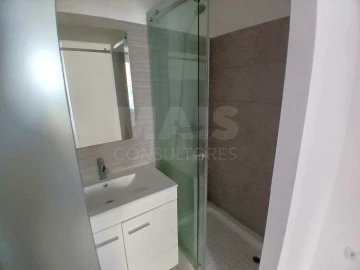 Apartamento T2 para Arrendamento em Laranjeiro e Feijó