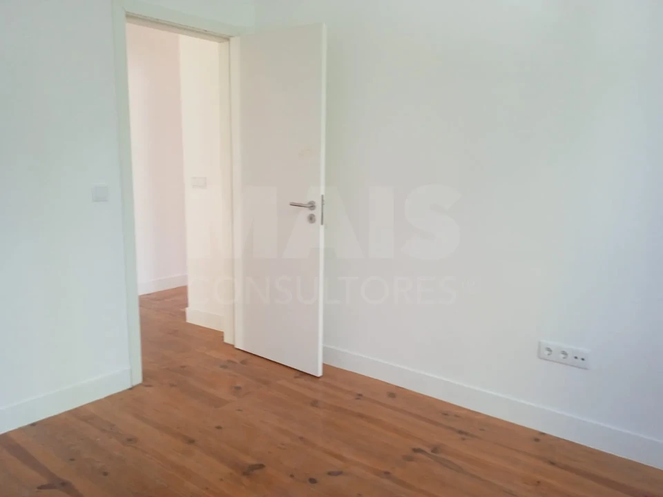 Apartamento T2 para Arrendamento em Laranjeiro e Feijó Foto 4