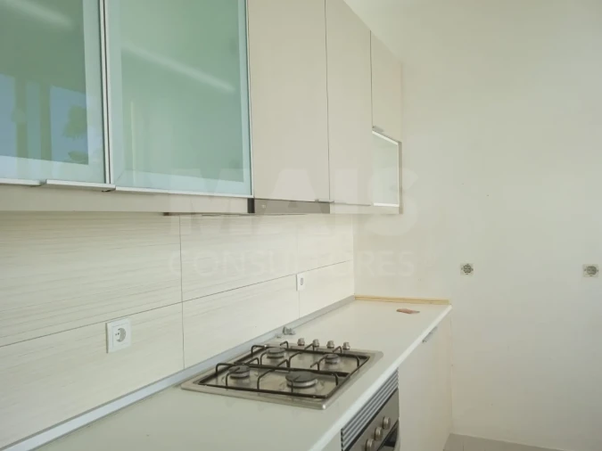 Apartamento T2 para Arrendamento em Laranjeiro e Feijó Foto 12