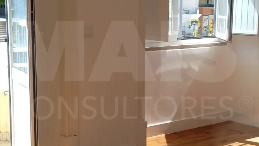 Apartamento T2 para Arrendamento em Laranjeiro e Feijó