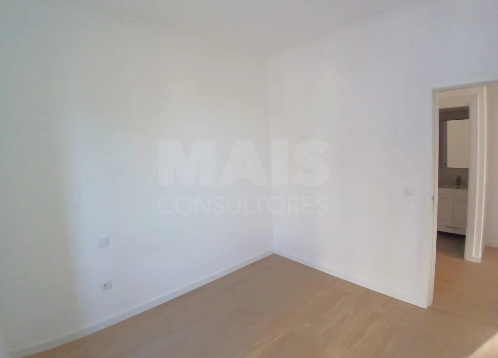Apartamento T2 para Arrendamento em Laranjeiro e Feijó Foto 6