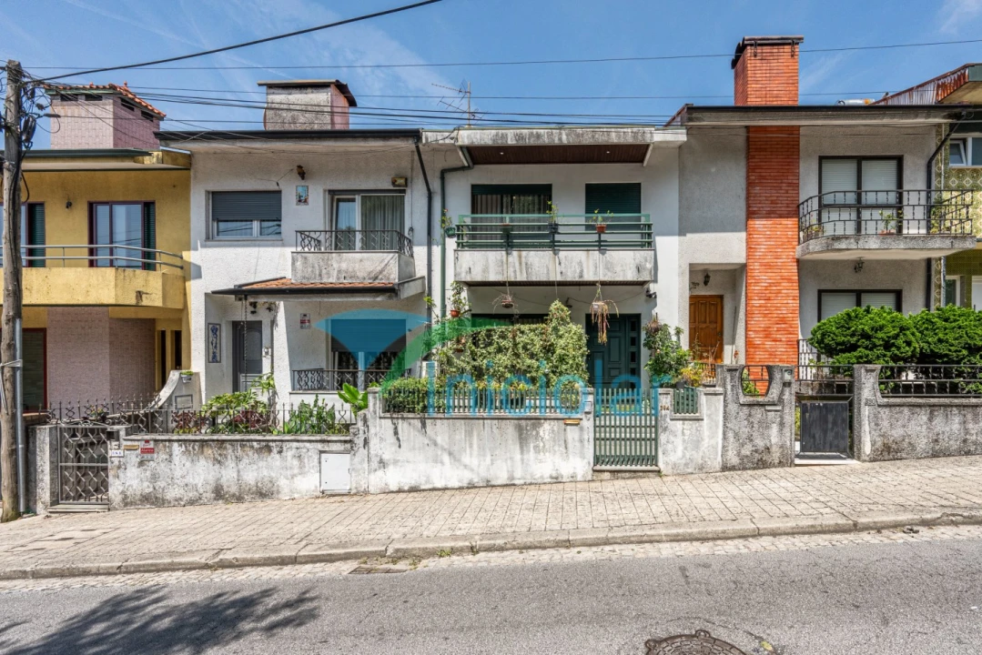Moradia T3 para Venda em Milheiros Foto 1